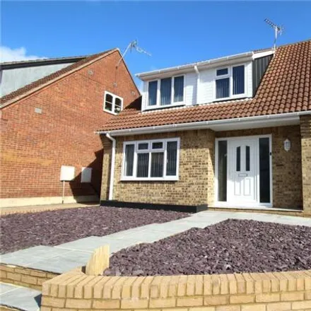 Rent this 3 bed house on Applewood Grove in Purbrook, PO7 5DL