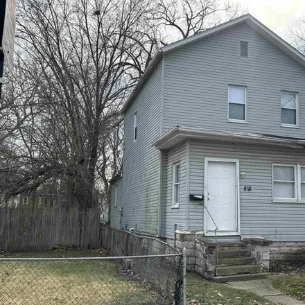 Buy this 2 bed house on 878 Northeast Monroe Street in Peoria, IL 61603