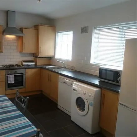Image 3 - Trewhitt Road, Newcastle upon Tyne, NE6 5LT, United Kingdom - Apartment for rent