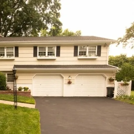 Rent this 4 bed house on 15 Manor Court in Glen Rock, NJ 07452
