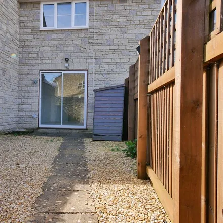 Image 6 - Saunders Grove, Corsham, SN13 9XG, United Kingdom - Townhouse for rent