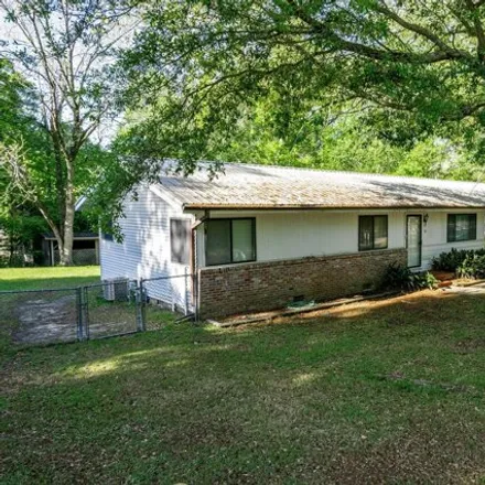 Image 2 - 69 Meadowlane Drive, Laurel, MS 39440, USA - House for sale