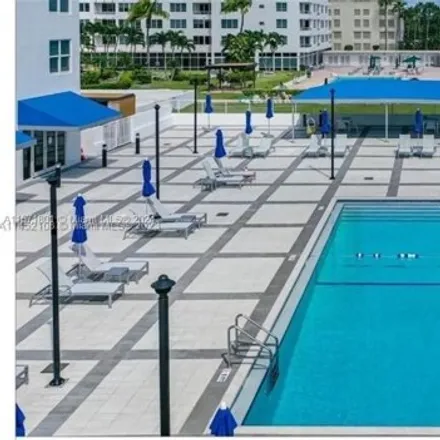 Image 5 - Carriage Club South, 5001 Collins Avenue, Miami Beach, FL 33140, USA - Apartment for rent