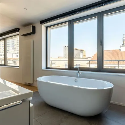 Rent this 3 bed apartment on Rue de Stassart - de Stassartstraat 29 in 1050 Ixelles - Elsene, Belgium