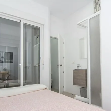 Rent this 4 bed room on Carrer de Marvà in 17, 46007 Valencia