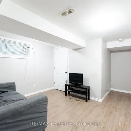 Image 4 - 9 Elder Avenue, Toronto, ON M8V 0B8, Canada - Apartment for rent