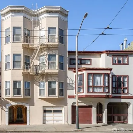 Buy this 6 bed house on 1670 Chestnut Street in San Francisco, CA 94123
