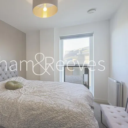 Image 9 - Brixham Building, 8 Artillery Place, London, SE18 5DP, United Kingdom - Apartment for rent