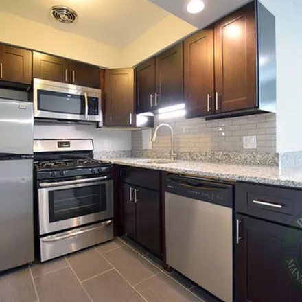 Image 2 - 6200 North Kenmore Avenue, Chicago, IL 60660, USA - Apartment for rent