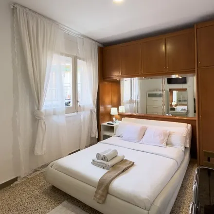 Rent this 3 bed room on Carrer de la Font d'en Canyelles in 08001 Barcelona, Spain