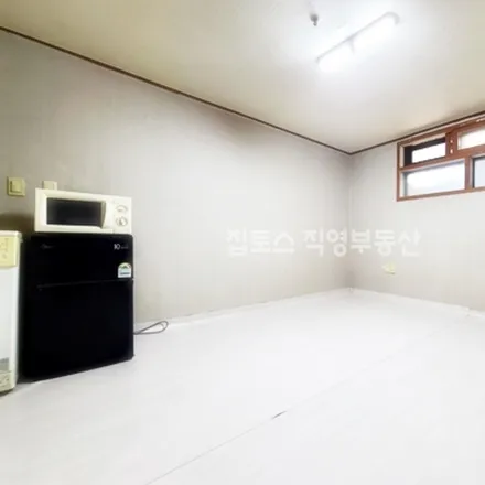 Rent this studio apartment on 서울특별시 관악구 신림동 95-74