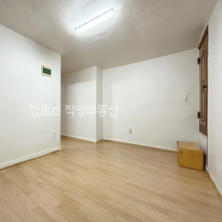 Rent this studio apartment on 서울특별시 관악구 신림동 534-19