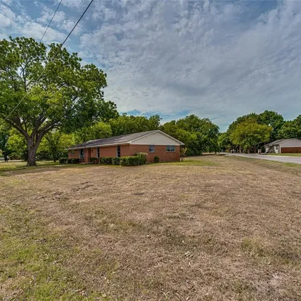 Image 4 - 739 College Street, Grandview, Johnson County, TX 76050, USA - House for sale