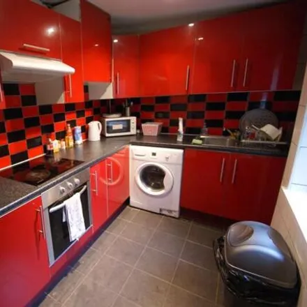 Rent this 5 bed townhouse on Norwood Place in Leeds, LS6 1ED
