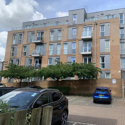 Rent this 2 bed apartment on Duke Court in London, TW3 3FL