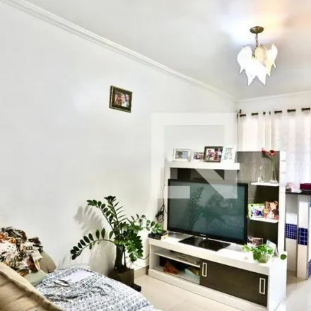 Rent this 2 bed apartment on Rua Madeira 124 in Canindé, São Paulo - SP