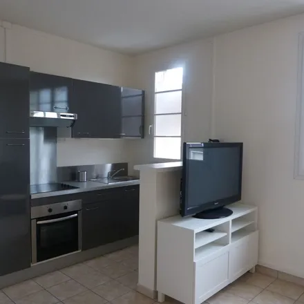 Rent this 1 bed apartment on 52 Rue de Bouilly in 37000 Tours, France