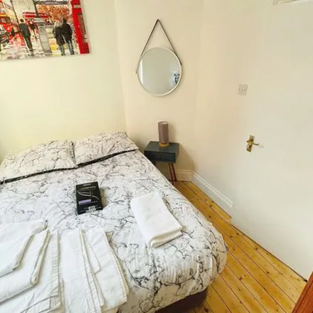 Rent this 5 bed apartment on 74 Noel Street in Nottingham, NG7 6AU