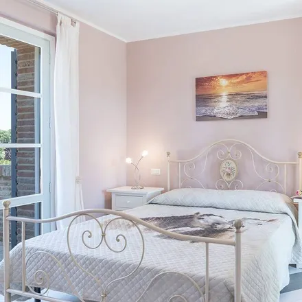 Rent this 12 bed house on 06061 Castiglione del Lago PG