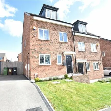 Buy this 3 bed duplex on Blencarn Crescent in Leeds, LS14 6WT