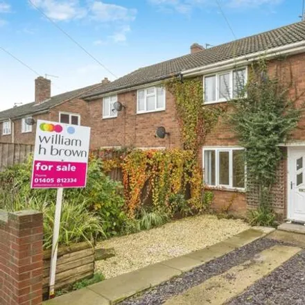 Buy this 3 bed townhouse on Southfield Road in Thorne, DN8 5PD