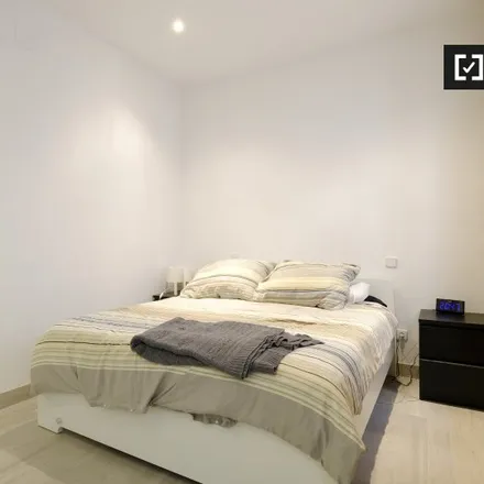 Rent this 2 bed room on Madrid in La Máquina Chamberí, Calle de Ponzano