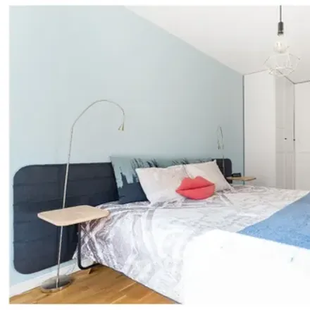Rent this 1 bed room on Fallskärmsgatan in 128 34 Skarpnäck, Sweden