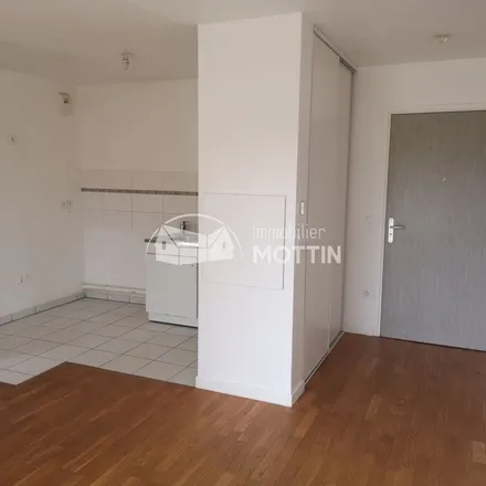Rent this 1 bed apartment on 1 Avenue Mac Cormick in 91130 Ris-Orangis, France