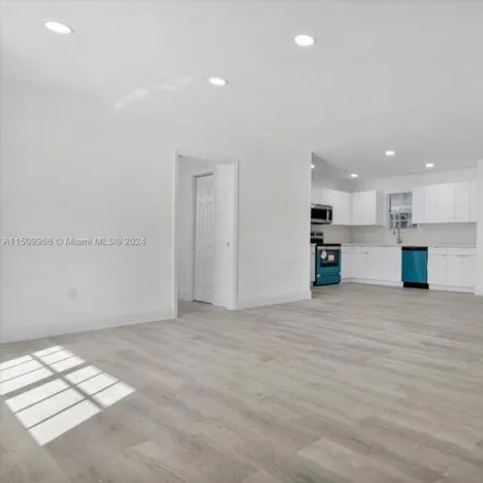 Image 3 - 261 Northeast 172nd Street, North Miami Beach, FL 33162, USA - House for rent