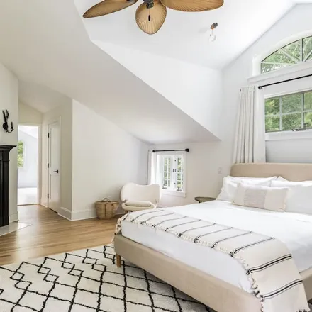 Rent this 5 bed house on East Hampton in Railroad Avenue, Village of East Hampton