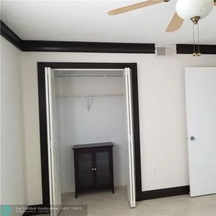 Image 7 - 9478 Palm Circle South, Pembroke Pines, FL 33025, USA - Townhouse for rent