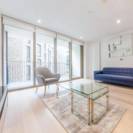 Image 3 - 7 Admiralty Avenue, London, E16 2PL, United Kingdom - Room for rent