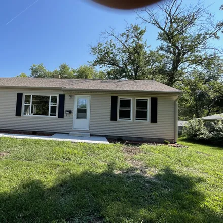 Buy this 3 bed house on 680 East Summit Street in Marshall, MO 65340