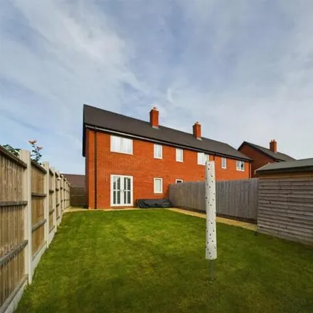 Buy this 2 bed duplex on The Vineyard in Colletts Green, WR2 4TD