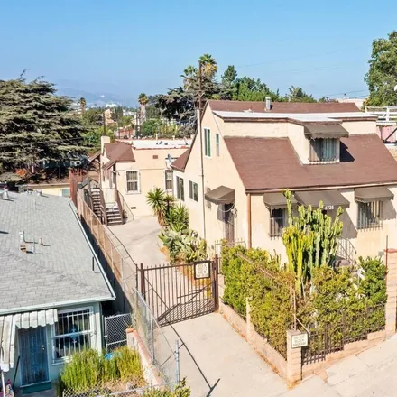 Buy this studio townhouse on 4723 Pickford Street in Los Angeles, CA 90019