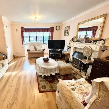 Image 3 - Russett Way, Bromley, DY5 4PX, United Kingdom - House for sale