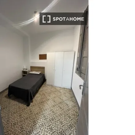 Rent this 5 bed room on Carrer del Comte Borrell in 116, 08001 Barcelona