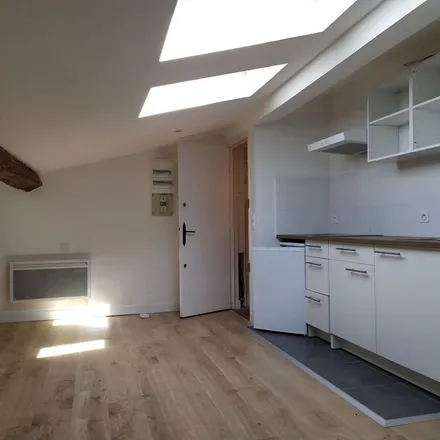 Rent this 1 bed apartment on 10 Cité de Nantes in 33000 Bordeaux, France