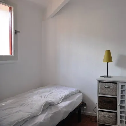 Rent this 2 bed house on Avenue de l'Océan in 33680 Lacanau, France