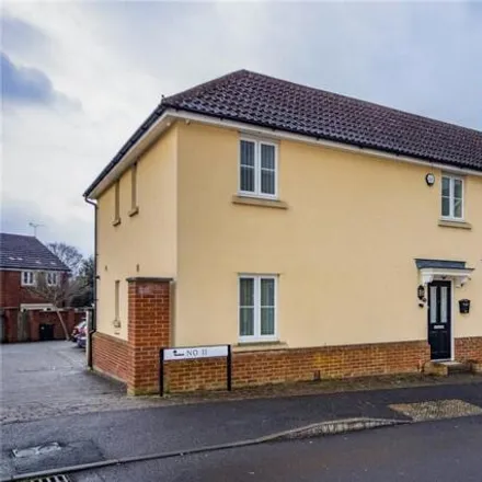Buy this 4 bed duplex on Doulton Close in Swindon, SN25 2FT