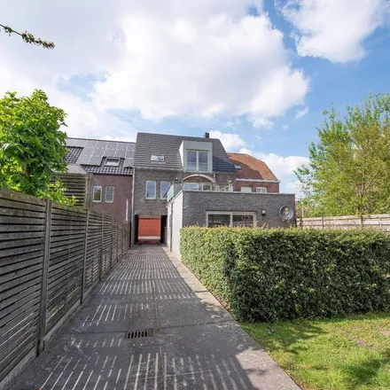 Rent this 2 bed apartment on Zeswegenstraat 111 in 8790 Waregem, Belgium