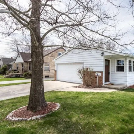 Buy this 3 bed house on 1430 Mc Cormick Street in Allouez, WI 54301