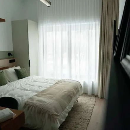 Rent this 11 bed apartment on Saint Philippe in Avenue Émile de Beco - Émile de Becolaan, 1050 Ixelles - Elsene