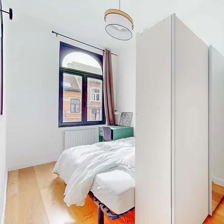 Rent this 5 bed room on Avenue de la Topaze - Topaaslaan 34 in 1030 Schaerbeek - Schaarbeek, Belgium