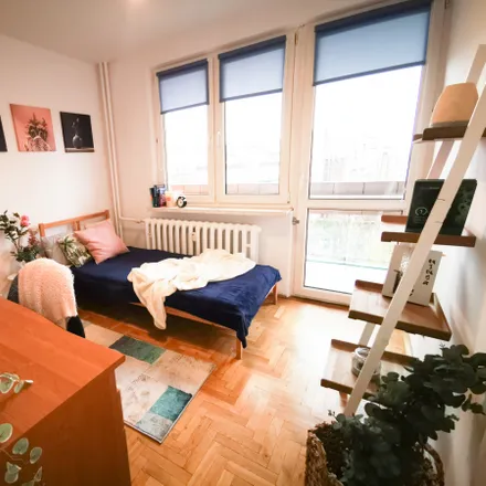 Rent this 4 bed room on Marii Bobrzeckiej 1 in 31-216 Krakow, Poland