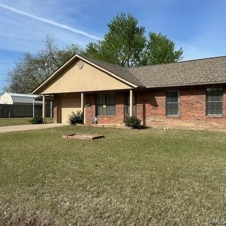 Buy this 3 bed house on 1534 South Creek Avenue in Okmulgee, OK 74447
