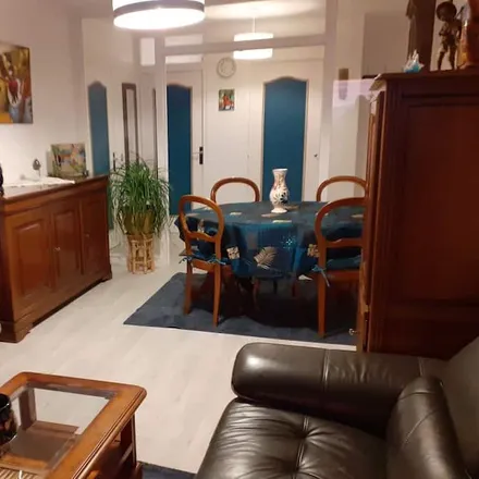 Rent this 2 bed apartment on 63400 Chamalières