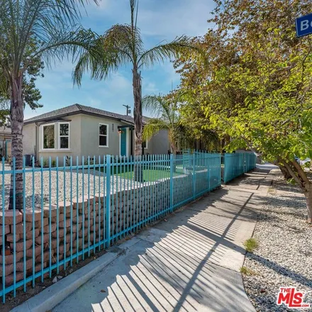 Buy this studio townhouse on 6661 Beck Avenue in Los Angeles, CA 91606