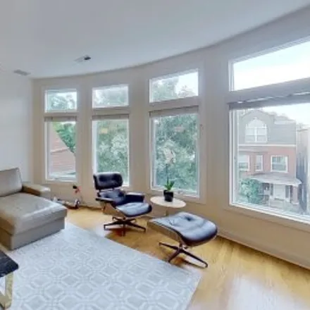 Buy this 3 bed apartment on #3,1954 West Henderson Street in West Lakeview, Chicago