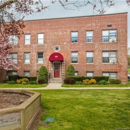 Buy this studio apartment on 333 Halstead Avenue in Village of Mamaroneck, NY 10543